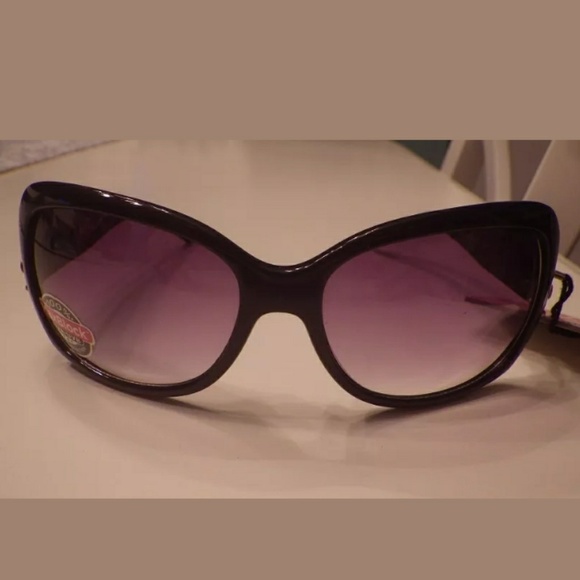 Foster Grant Accessories - Foster Grant Lightweight PC Lens Sunglasses